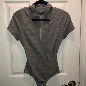 Short sleeve body suit with choker